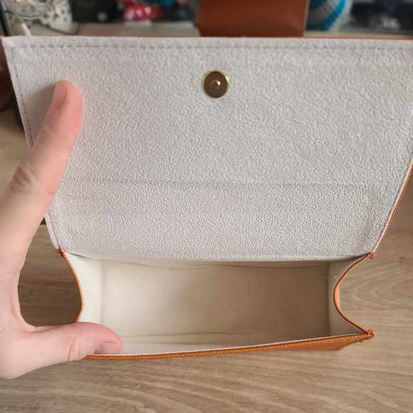 Tory burch sunglasses case - Picture 2 of 2